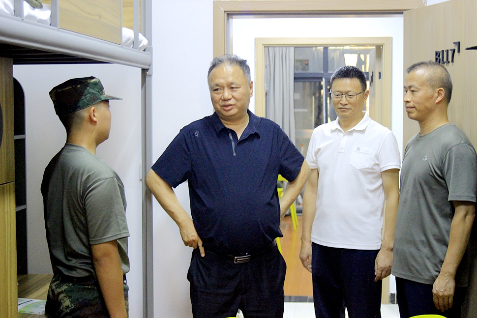 深入宿舍 深入宿舍